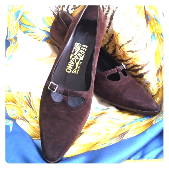Salvatore Ferragamo Shoes - 🔥2X HP🔥 VTG Ferragamo suede heels, 7 1/2 B